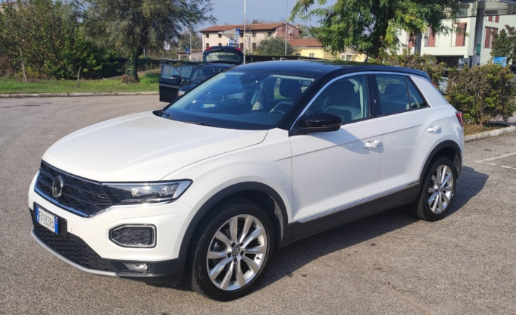 Noleggio lungo termine VOLKSWAGEN T-Roc Usato 